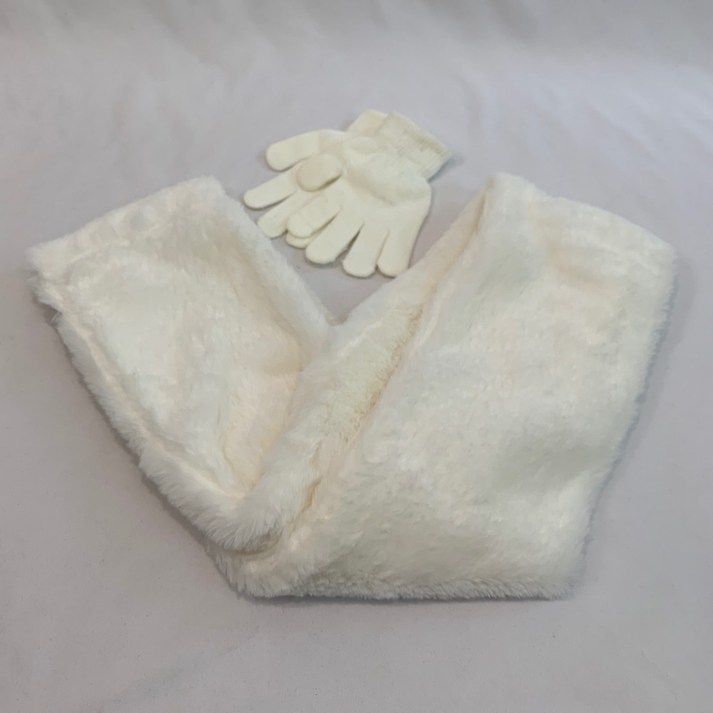 Capelli New York Ivory Faux Fur Infinity‎ Scarf & Knit Glove Set